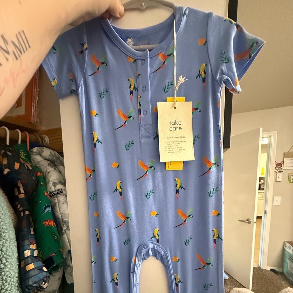 NWT macaw longall romp